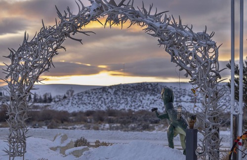 Frontier Haus | KABINO: Fossil Butte Motel #12 2QueenBeds A/C Mini Fridge Microwave Cable Wifi