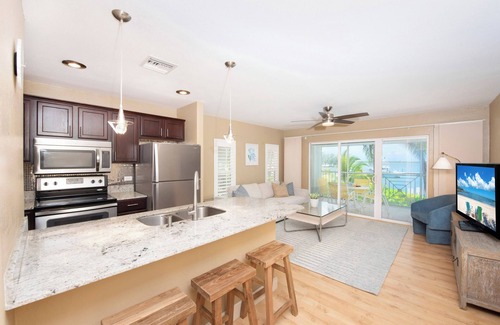 Rum Point Haus | Kaibo Escape: Waterfront Condo w/Communal Pool & Hot Tub, Walk to Restaurants & Starfish Point