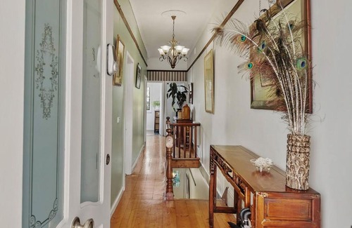 New Town Haus | Kallara House walk to restaurant strip
