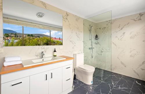 New Town Haus | Kallara House walk to restaurant strip