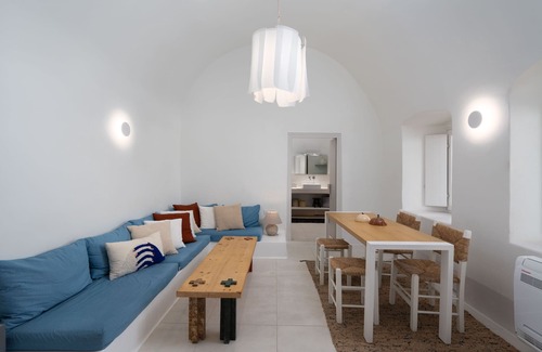Oia Haus | Kalyva, 2 bedroom House in Oia