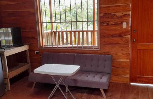 Quebrada La Gamba Haus | Kami House conveniently located near the beach perfect for a couple or family.