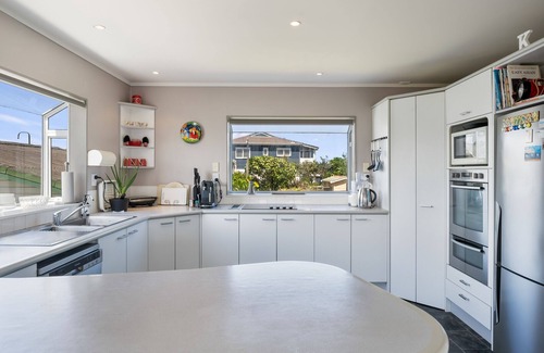 Otaki Beach Haus | Kapiti Magic - Otaki Beach Holiday Home