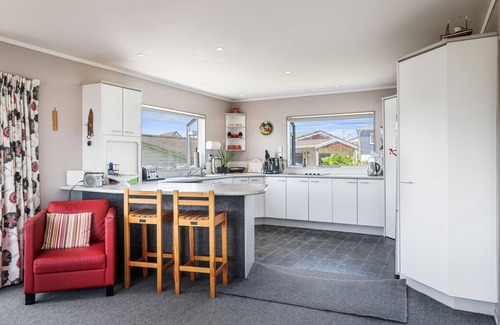 Otaki Beach Haus | Kapiti Magic - Otaki Beach Holiday Home