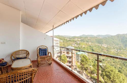 Dharampur Wohnung | Kasauli Edge Apt with Balcony
