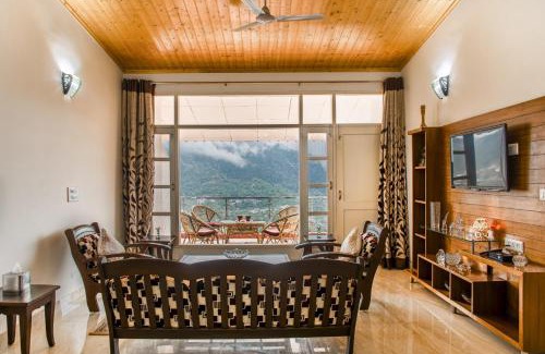 Dharampur Wohnung | Kasauli Edge Apt with Balcony