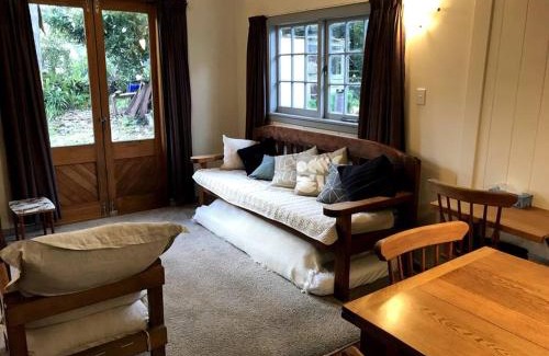 Kerikeri Haus | Kauri post cottage