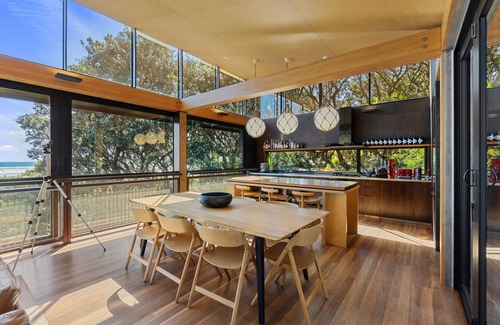 Piha Haus | Kawakawa House - Piha Holiday Home