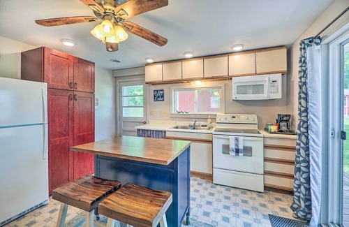 Mecosta Hütte | Kayaks & Grill: Pet-Friendly Mecosta Cottage!