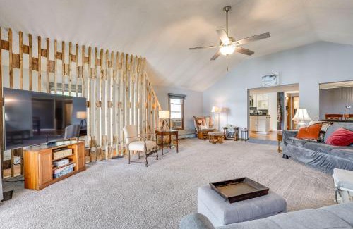 Bronson Haus | Kayaks, Rowboat and Game Room - Gilead Lake Getaway!