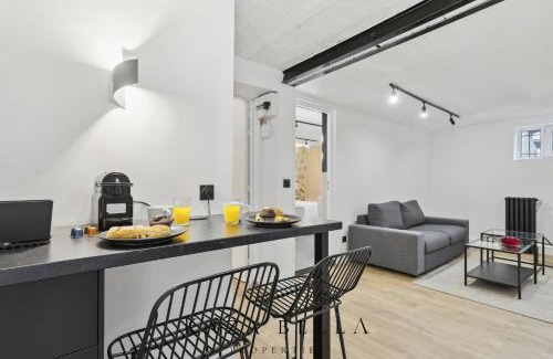 Maisons-Alfort Wohnung | KAZA BELLA - Maisons Alfort 5 Luxurious apartment with private garden and Jacuzzi