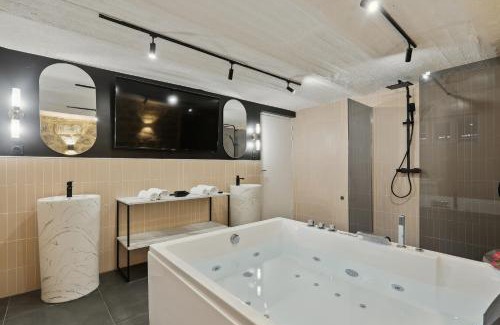 Maisons-Alfort Wohnung | KAZA BELLA - Maisons Alfort 5 Luxurious apartment with private garden and Jacuzzi