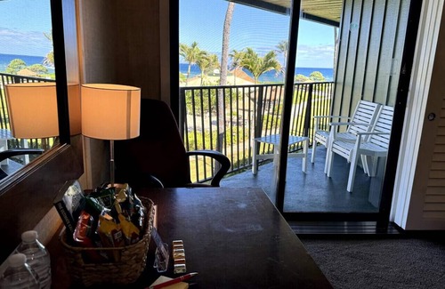 Hanamaulu Wohnung | KBR 3302 · Simple but Idyllic Oceanfront Resort w King Bed