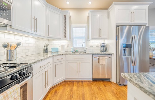 Southmoreland Haus | KC Gem: Renovated Home w/ Fenced Yard!