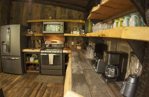 Dollar Bay Haus | Kemps Rentals-Loft Rental -Sauna-neben Portage Lake-Beach-Feuerstelle & Pavillon