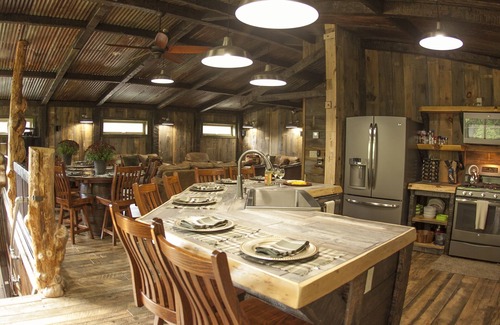 Dollar Bay Haus | Kemps Rentals-Loft Rental -Sauna-neben Portage Lake-Beach-Feuerstelle & Pavillon