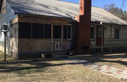 Elrod Haus | KEMP’S BL’ONE 20 minutes to University of Ala