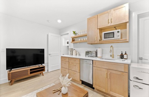 Town Center Wohnung | Kennesaw Charm Suite- 3 min from Kennesaw, Private Entry & Pet Friendly!