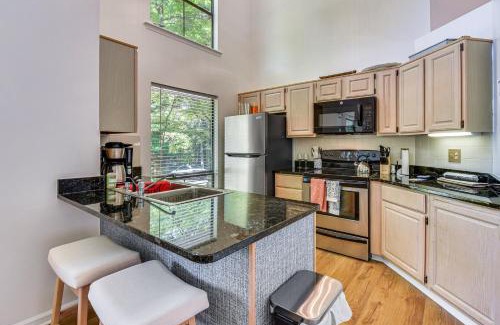 Salem Haus | Keowee Key Condo with Lake Access and Community Pools!