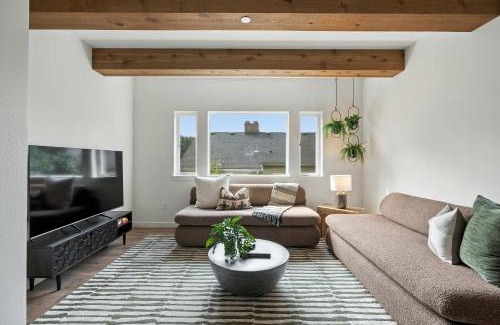 Kerns Haus | Kerns 6BR Gem - New Build Spanish Flair