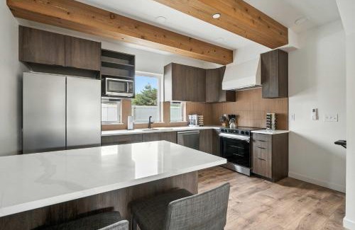 Kerns Haus | Kerns 6BR Gem - New Build Spanish Flair