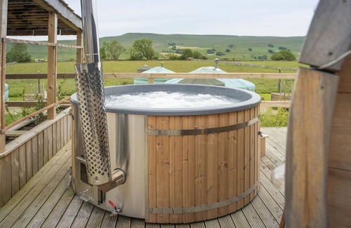 Hawes Haus | Kestrel Yurt sleeps up to 6 guests with hot tub and views across Wether Fell