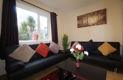 Chesterfield Haus | Keswick House Chesterfield by Smart Corporate Stays