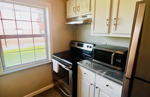 Oakwood Wohnung | Kettering Crown Suite: Fully Equipped Furnished Housing for Long-Term Stays!