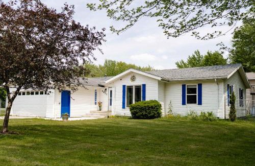 Paw Paw Lake Haus | Kevins Place near PawPaw Lake