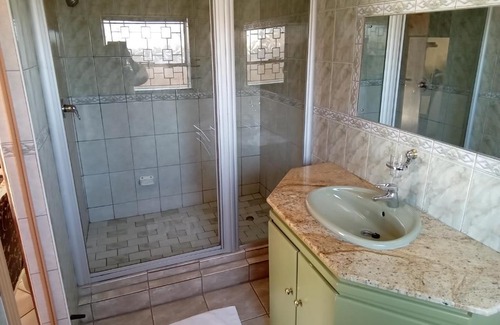 Alabama Bed & Breakfast | Kgatholoha guest house