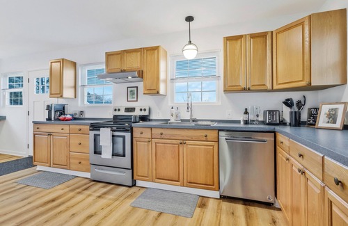 Prince Frederick Haus | Kick back and enjoy the Chesapeake & this 3-bedroom, calm, stylish space.