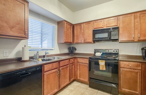 North Scottsdale Eigentumswohnung | Kick Back w/ King Bed and Mountain & Pool Views