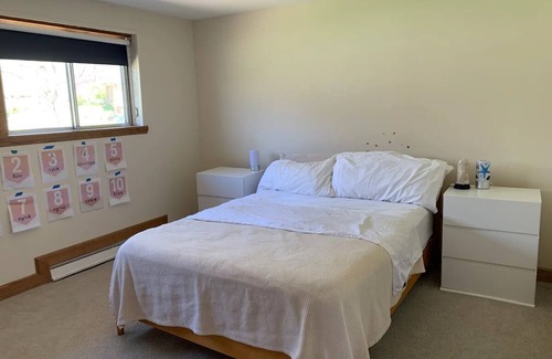 Dicken Haus | Kid-Friendly Midcentury House 1.2 Miles to Stadium