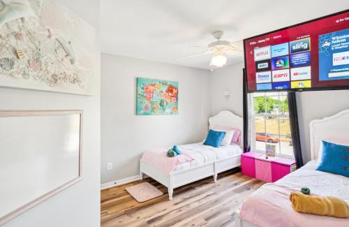 Winston - Salem Haus | Kid Friendly Park Arcade Fenced Yard Firepit Grill