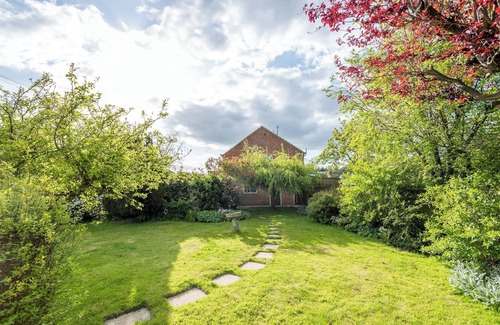 Kidlington Haus | Kidlington 3 BR House & parking & large garden
