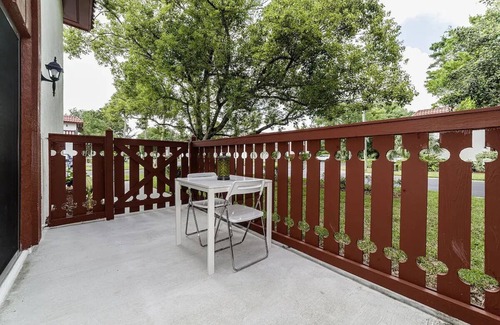 Town Of Blake Haus | King bed Executive Home, Daytona Beach: Minutes to Beach Speedway