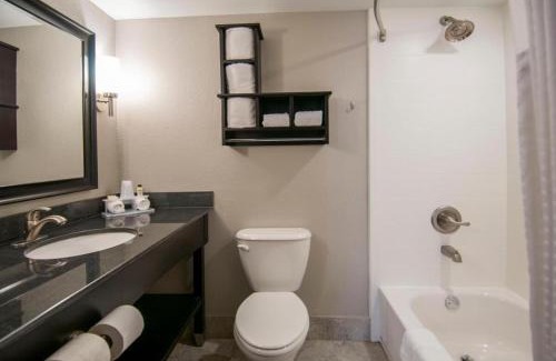 Jackson Wohnung | King Bed Hotel Room 113