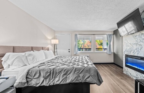 Marshfield Hotel | King Bed in Lux Boutique Hotel