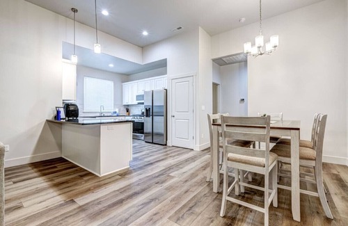 South Richland Haus | King Bed, Large Yard & 3 Car Garage 4/2 - #1588