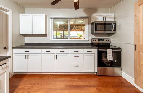 Rapid City Haus | ⁑King Bed⁑Whirlpool Tub⁑Covered Patio⁑Near Playground⁑