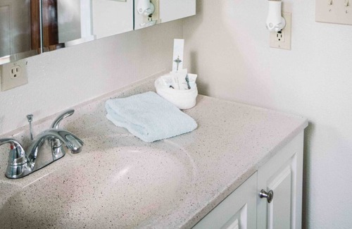 Cascade Kabine | King Hill Cottage - A river view cabin in Cascade