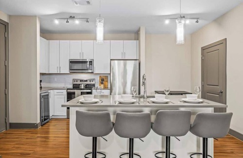 Florida Central Atlantic Coast Wohnung | King Retreat Pool & Gym Pet-Friendly Close to Park