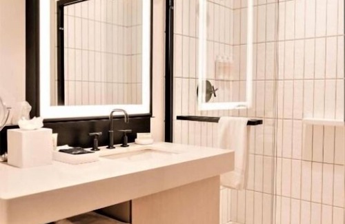 Downtown Atlanta Hotel | King Room, High Floor Views at REVERB by Hard Rock Downtown Atlanta