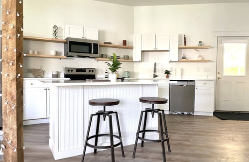 Topsham Wohnung | King size Bed Big Smile Big Sunshine 1st FL Washer&Dryer