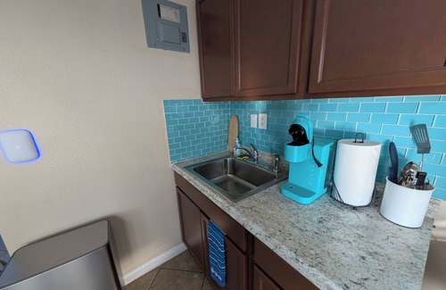 Cocoa Beach Wohnung | 2 Minutes from Beach/Downtown + Patio & Grill