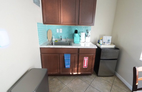 Cocoa Beach Wohnung | 2 Minutes from Beach/Downtown + Patio & Grill