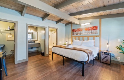 Lakeside Park Hotel | King Suite Escape! Steps from Stateline at Blue Jay Lodge