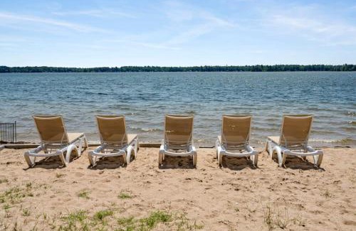 Mayfield Wohnung | King Suite with Scenic Views at Fife Lake Lodge