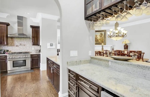 Midtown Haus | Kingdom house. Amazing rooftop with a panaramic view of the city and its skyline