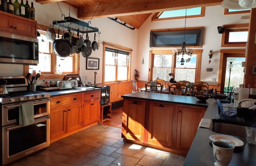 Kingfield Haus | Kingfield Kastle: Stunning Home near Sugarloaf